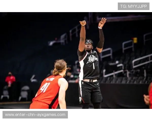 一场惨败后战术会议持续四小时，主帅面色铁青